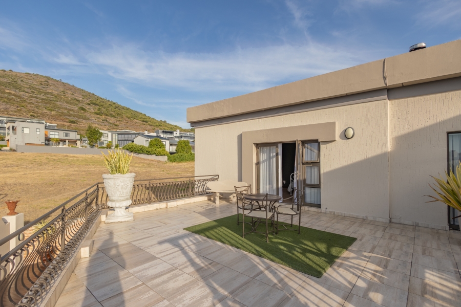 4 Bedroom Property for Sale in Baronetcy Estate Western Cape